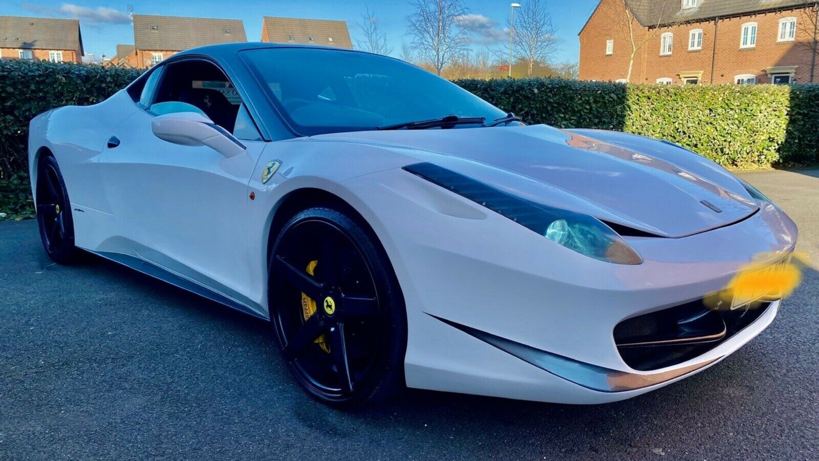 Суперреалистичную реплику Ferrari 458 с мотором Ford выставили на продажу