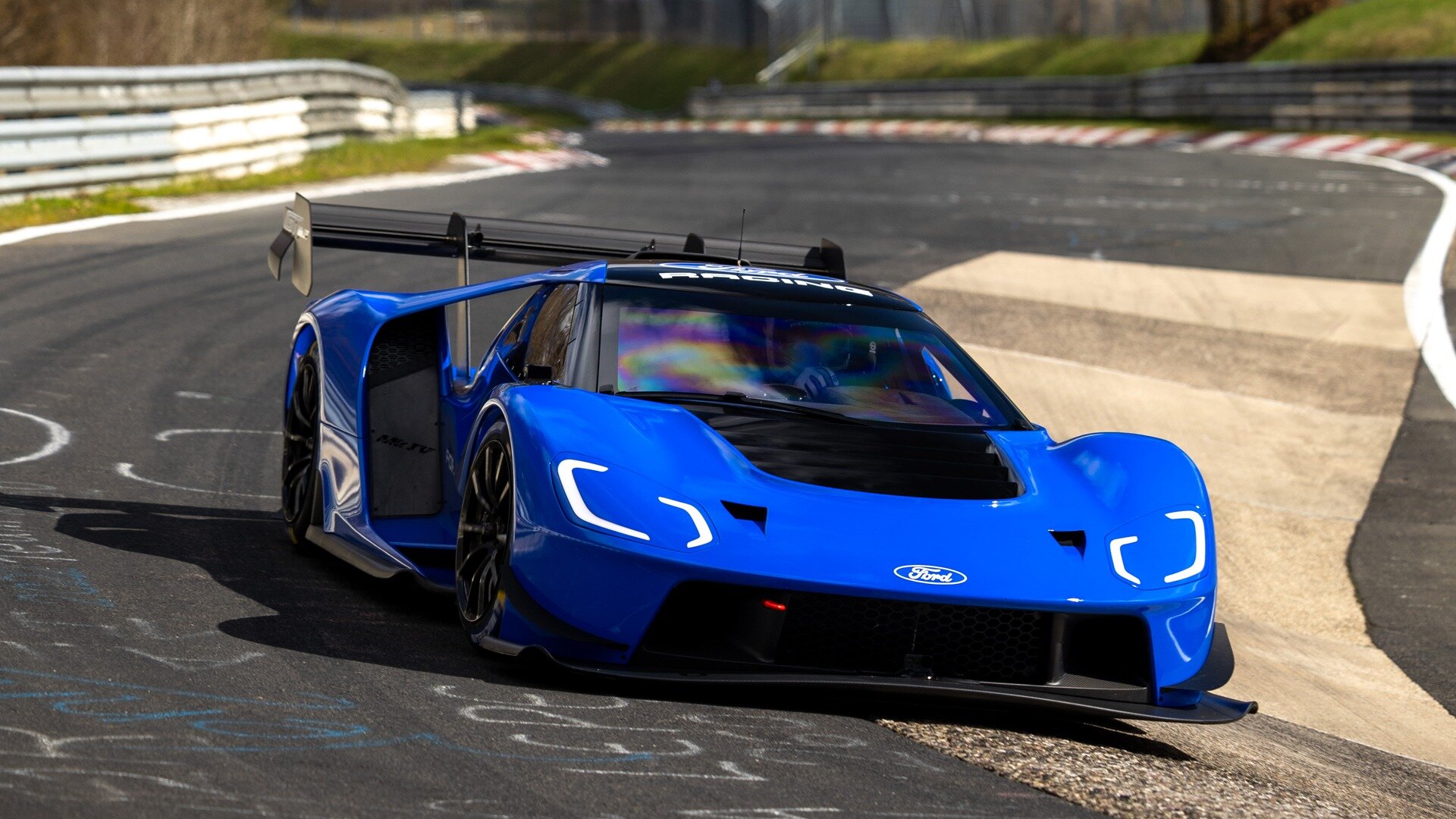 Это рекорд: Ford GT стал самым быстрым бензиновым спорткаром Нюрбургринга