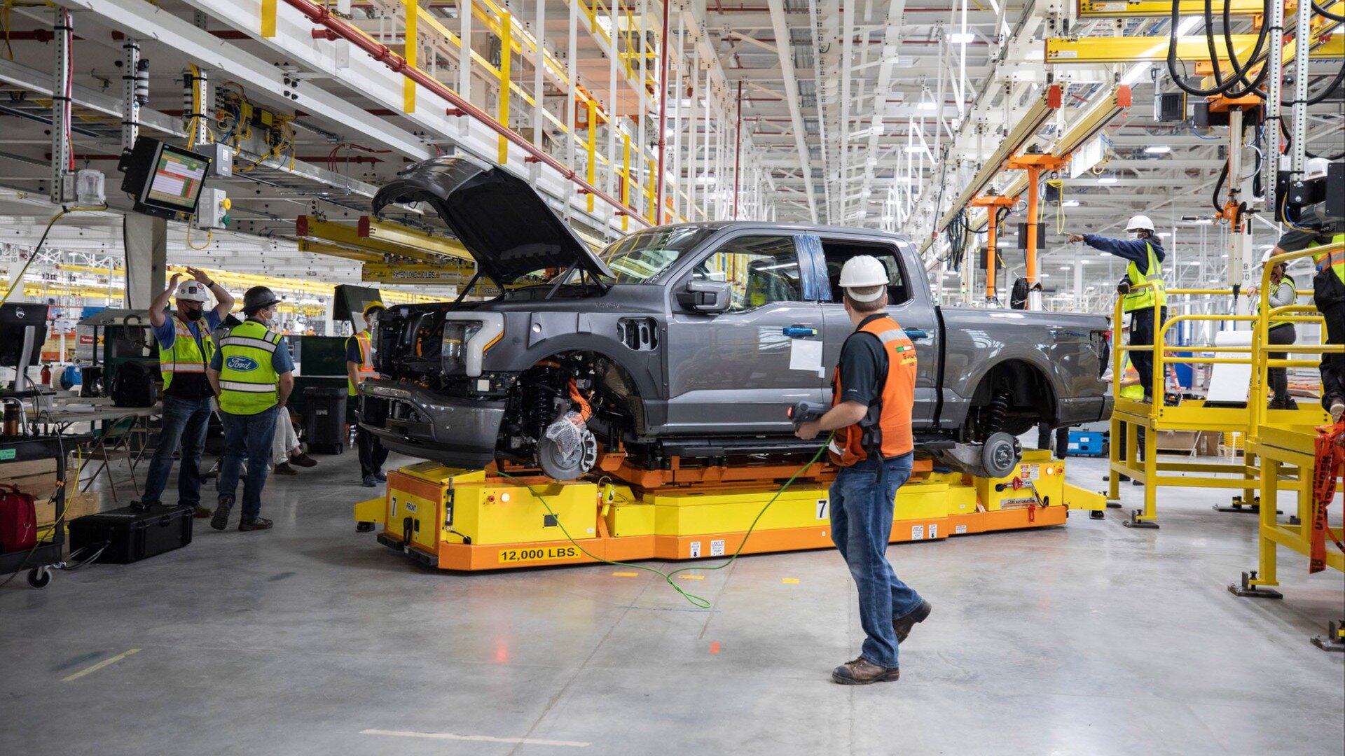 GM, Ford и Stellantis в США грозит забастовка рабочих: они требуют повышения зарплат