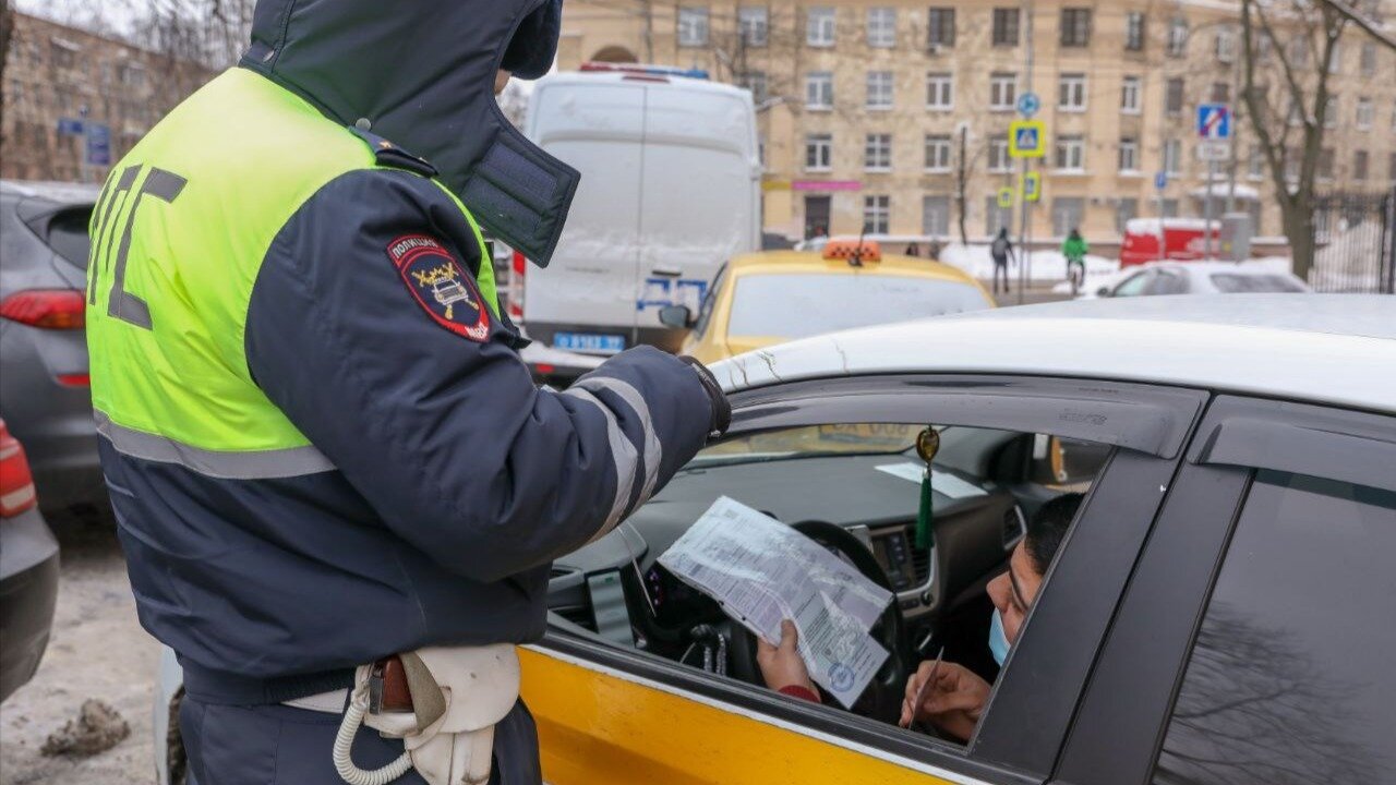 ГИБДД Москвы предупредила о рейдах по проверке машин каршеринга и такси
