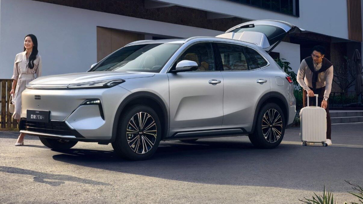 Плагин-гибридный кроссовер Geely Galaxy Starship 7 вышел на рынок по цене от 13,7 тысячи долларов
