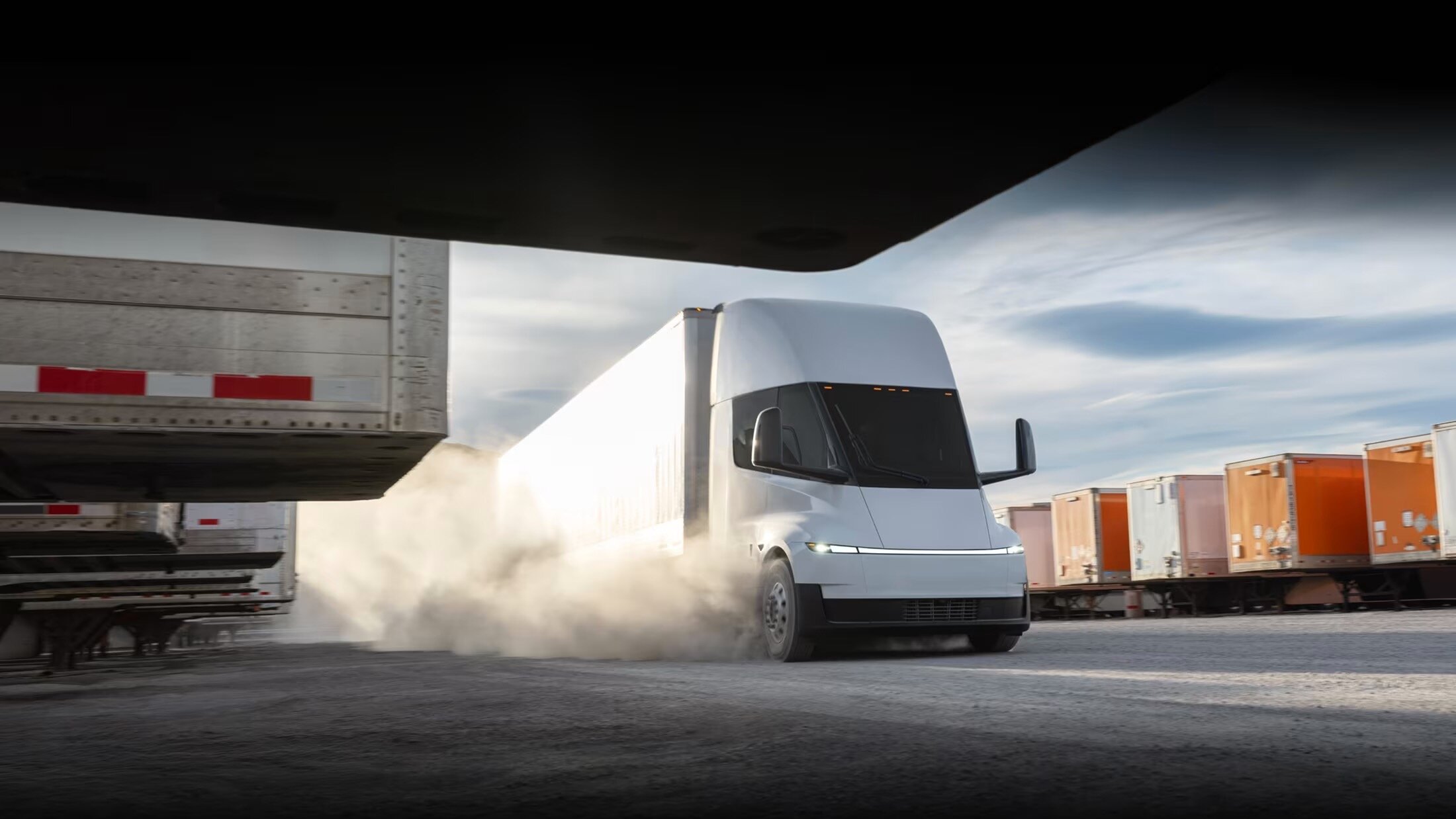 Серийное производство тягача Tesla Semi началось спустя девять лет после премьеры