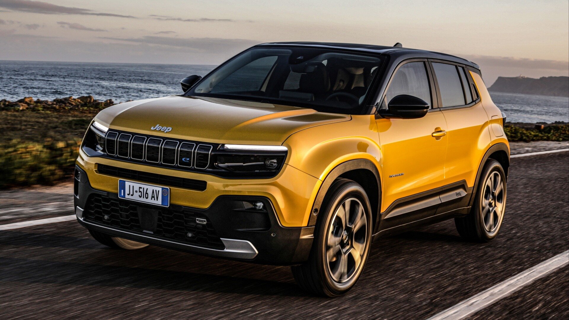 Марка Jeep представила первый серийный электрокар — миниатюрный кроссовер Avenger