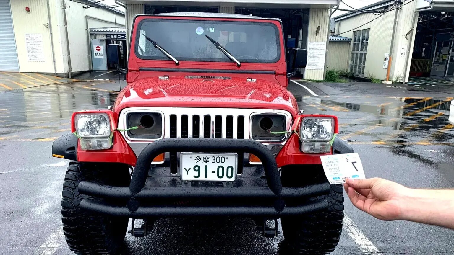 Владелец Jeep перенёс машине фары, чтобы пройти техосмотр в Японии