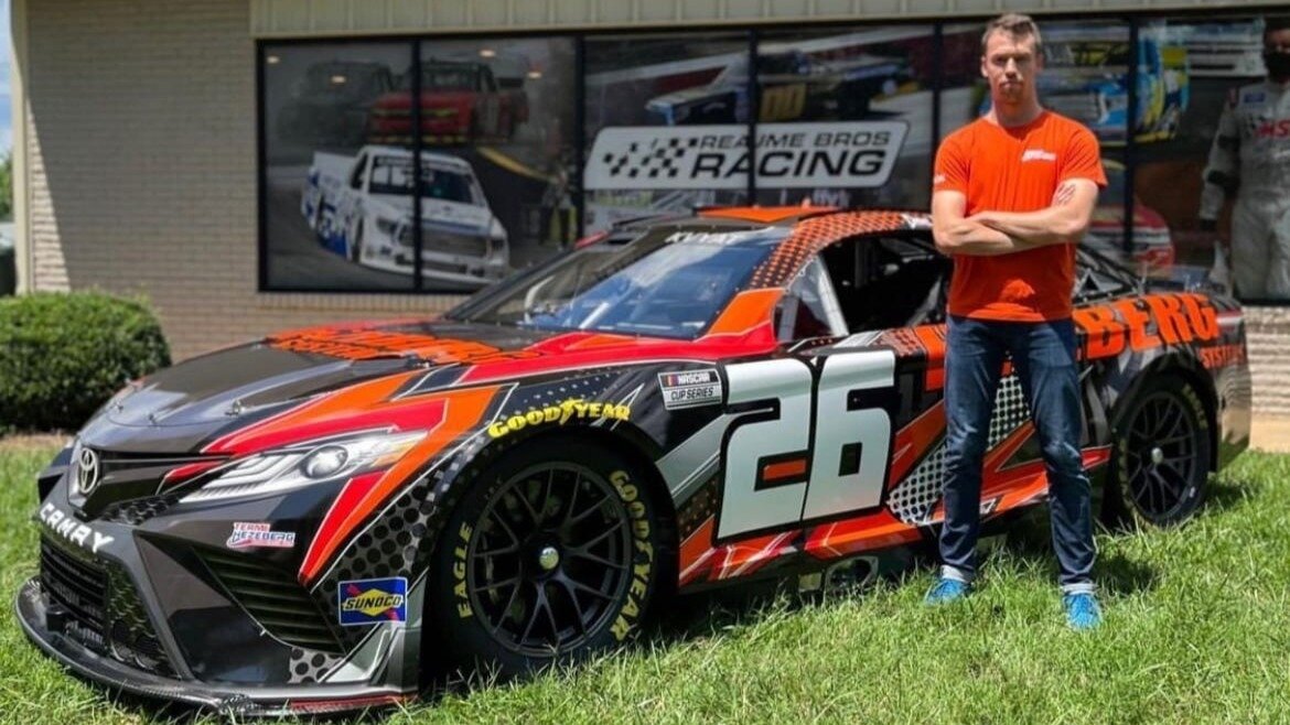 Российский гонщик выступит на Toyota Camry в американской серии NASCAR
