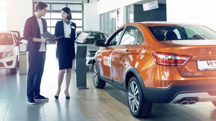 Продажи АвтоВАЗа выросли почти вдвое с начала года
