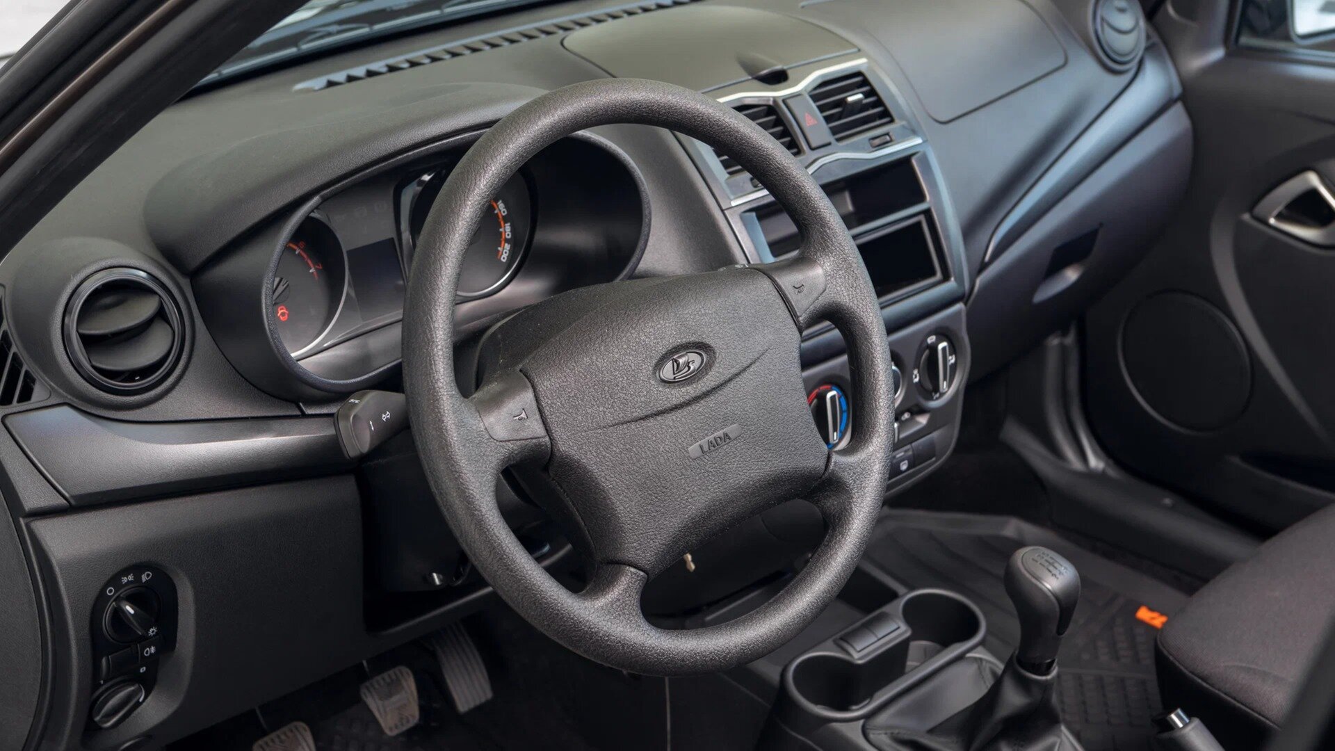 2 тысячи антикризисных Lada Granta остались без рулей