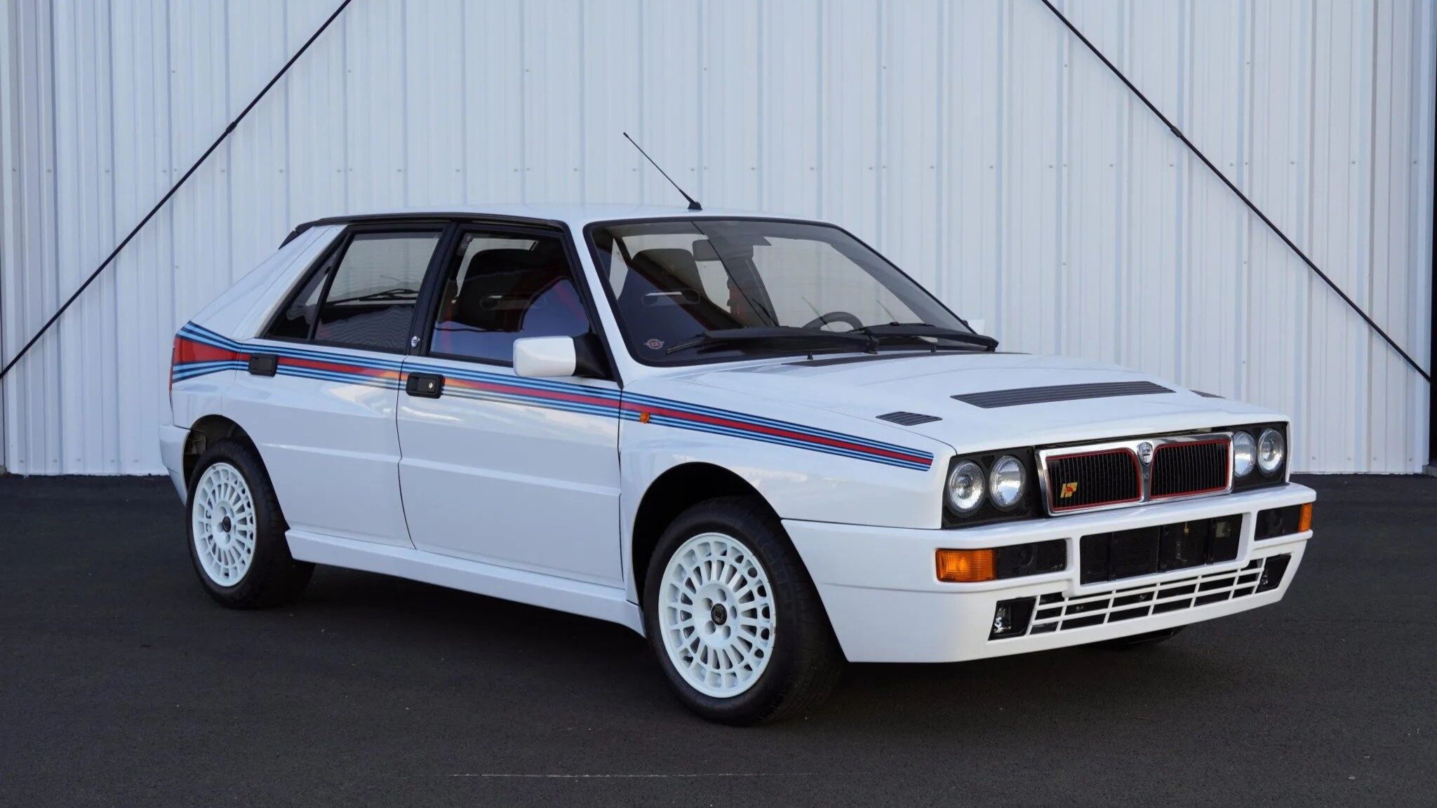 Редкая Lancia Delta Integrale уйдёт с молотка: она проезжала по 5 километров в год