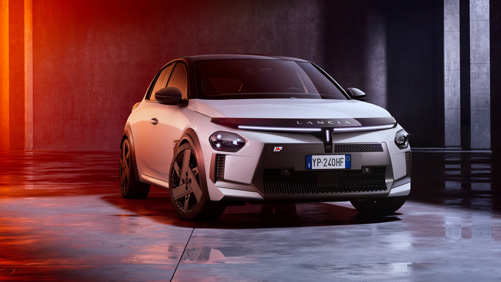 «Заряженная» Lancia Ypsilon для всех: первые фото