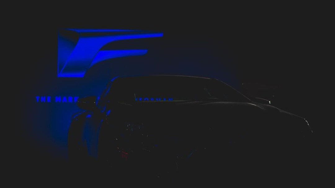 Компания Lexus показала тизер таинственного купе