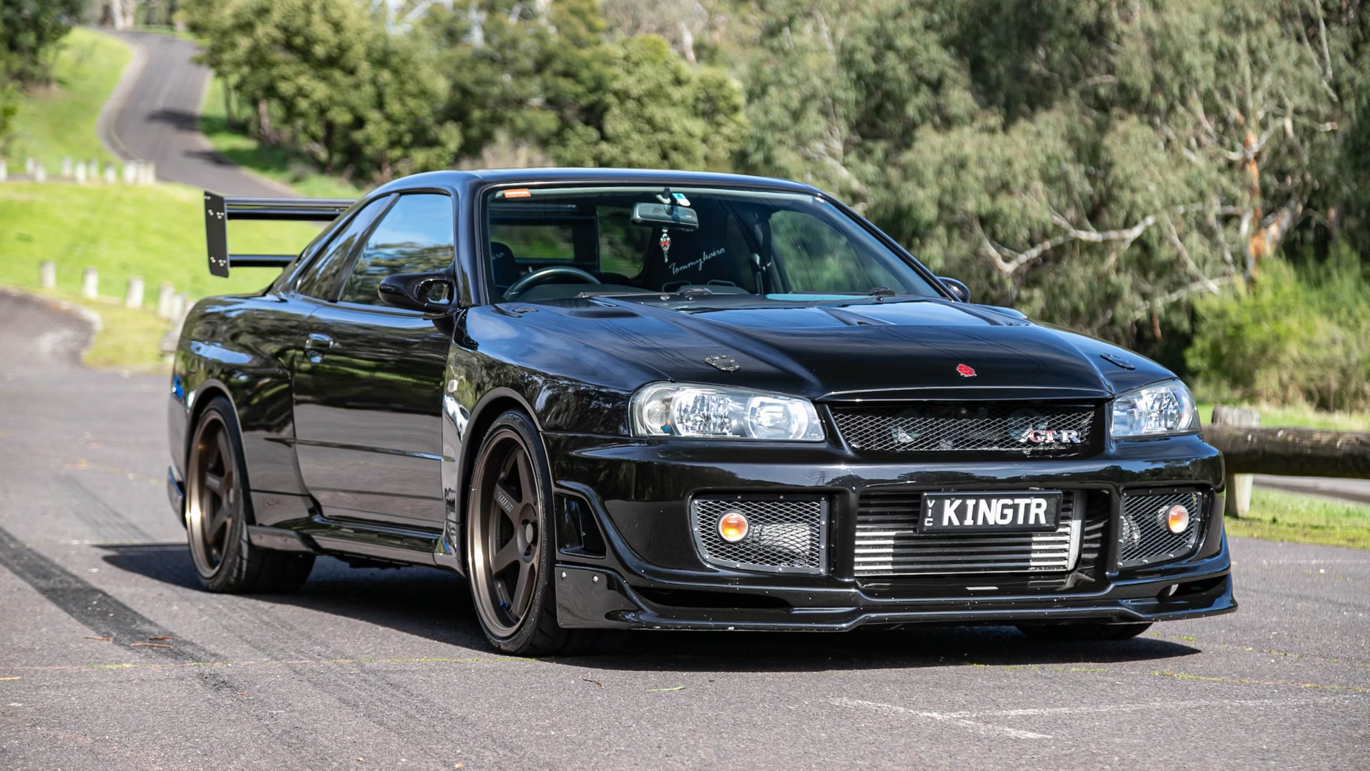 Редкий 22-летний Nissan GT-R выставили на аукцион: за него уже дают 22,7 миллиона рублей