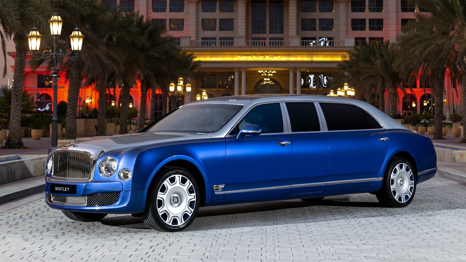 В продаже появились 5 уникальных лимузинов Bentley Mulsanne — им по 6 лет, но они новые