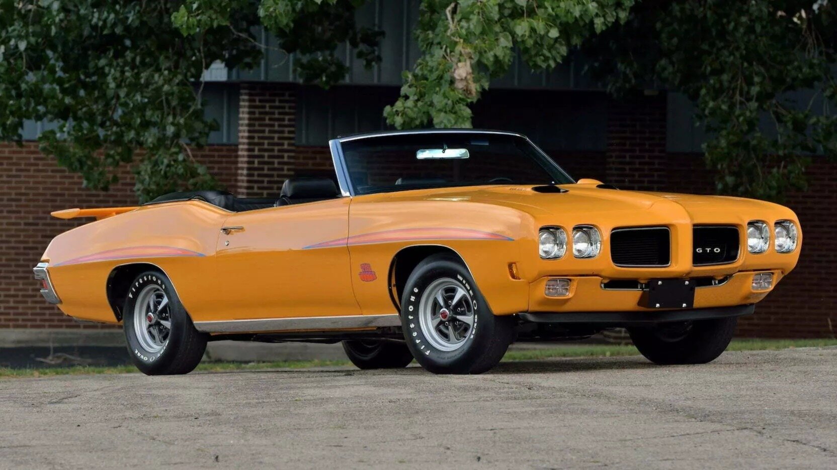 На аукционе продали самый дорогой в мире Pontiac