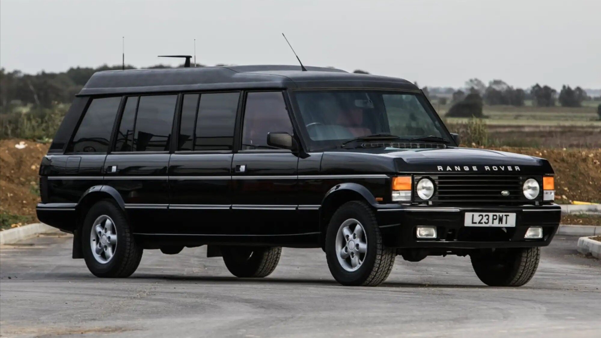 С молотка уйдёт уникальный Range Rover — его сделали для султана Брунея