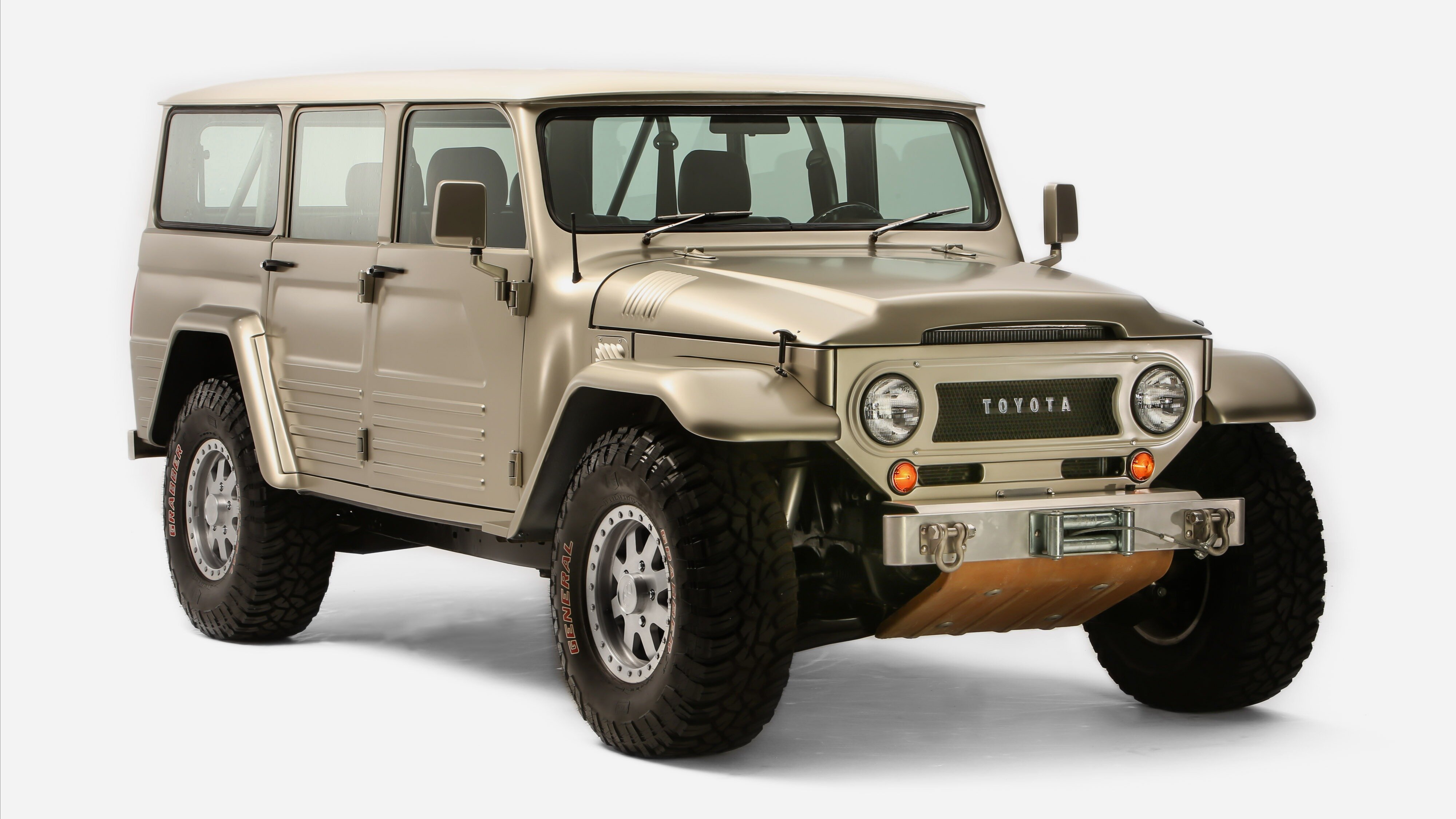 Toyota показала рестомод Land Cruiser 1967 года, построенный больше 20 лет назад
