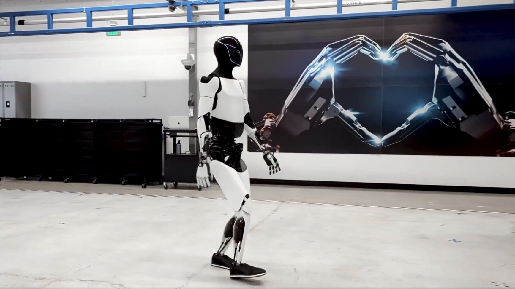 Человекоподобные роботы займутся сборкой автомобилей Tesla в 2025 году