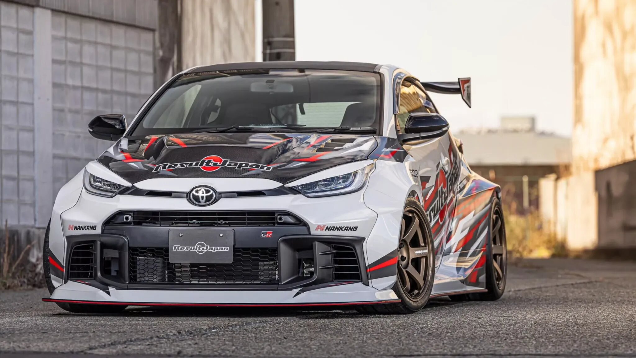 Хот-хэтч Toyota GR Yaris стал на 130 миллиметров шире в обвесе от японских тюнеров