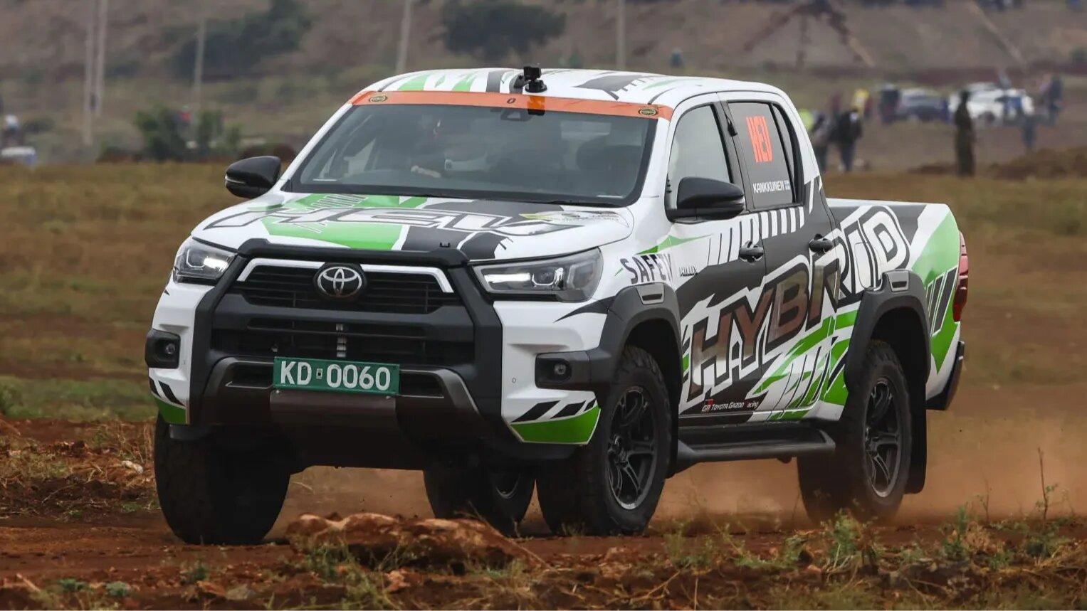 Пикап Toyota Hilux получит электрифицированную версию