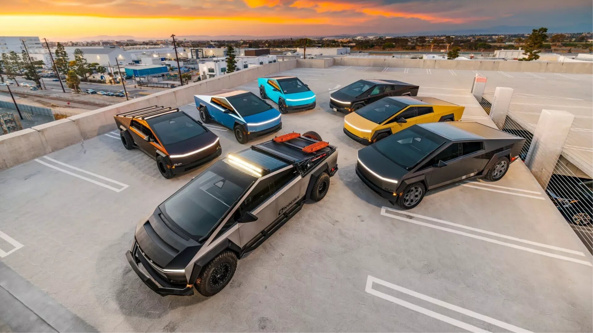 Для SEMA приготовили сразу 12 модифицированных Tesla Cybertruck — один из них для полиции