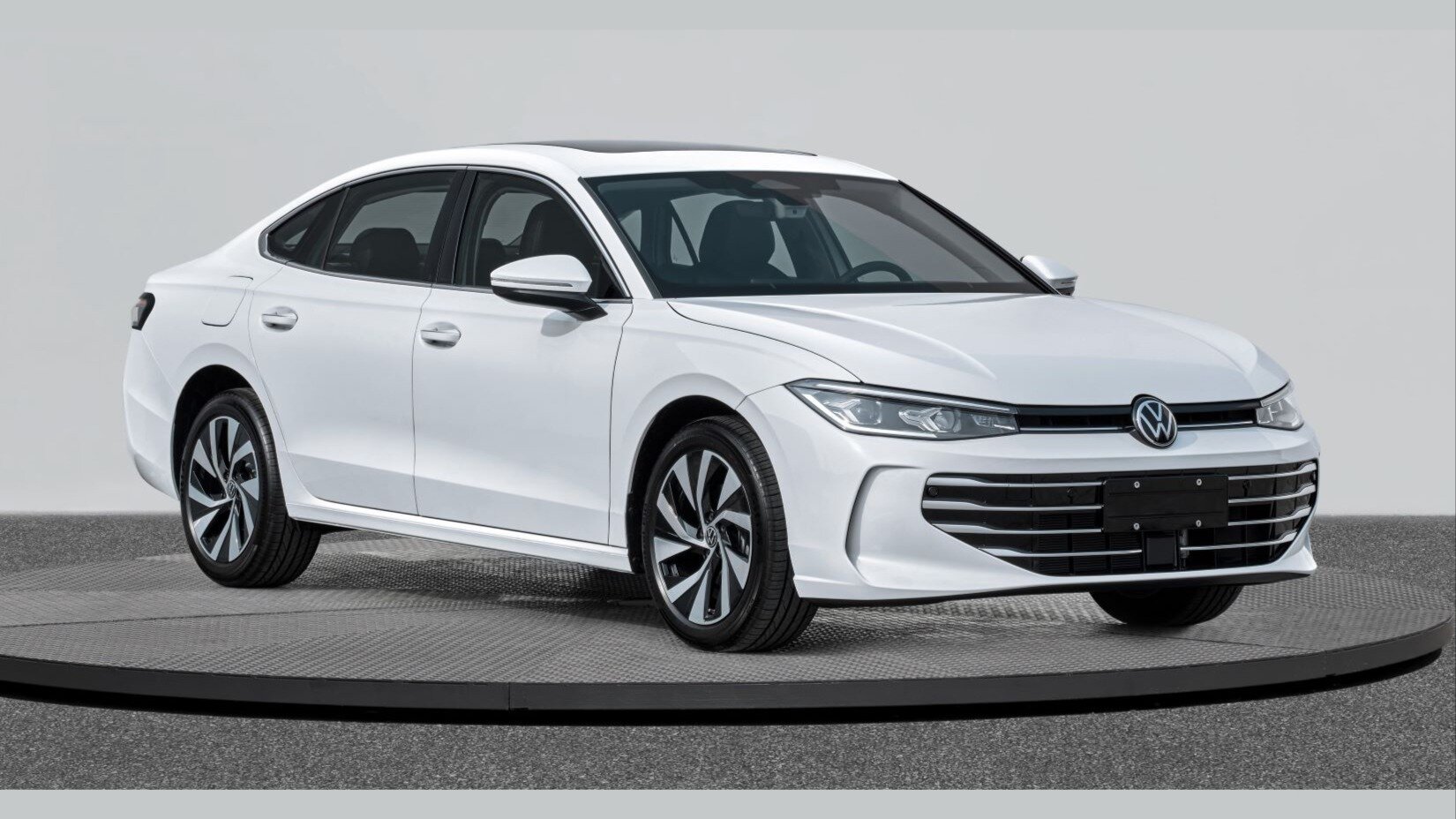 Появились фото гигантского Volkswagen Passat для Китая