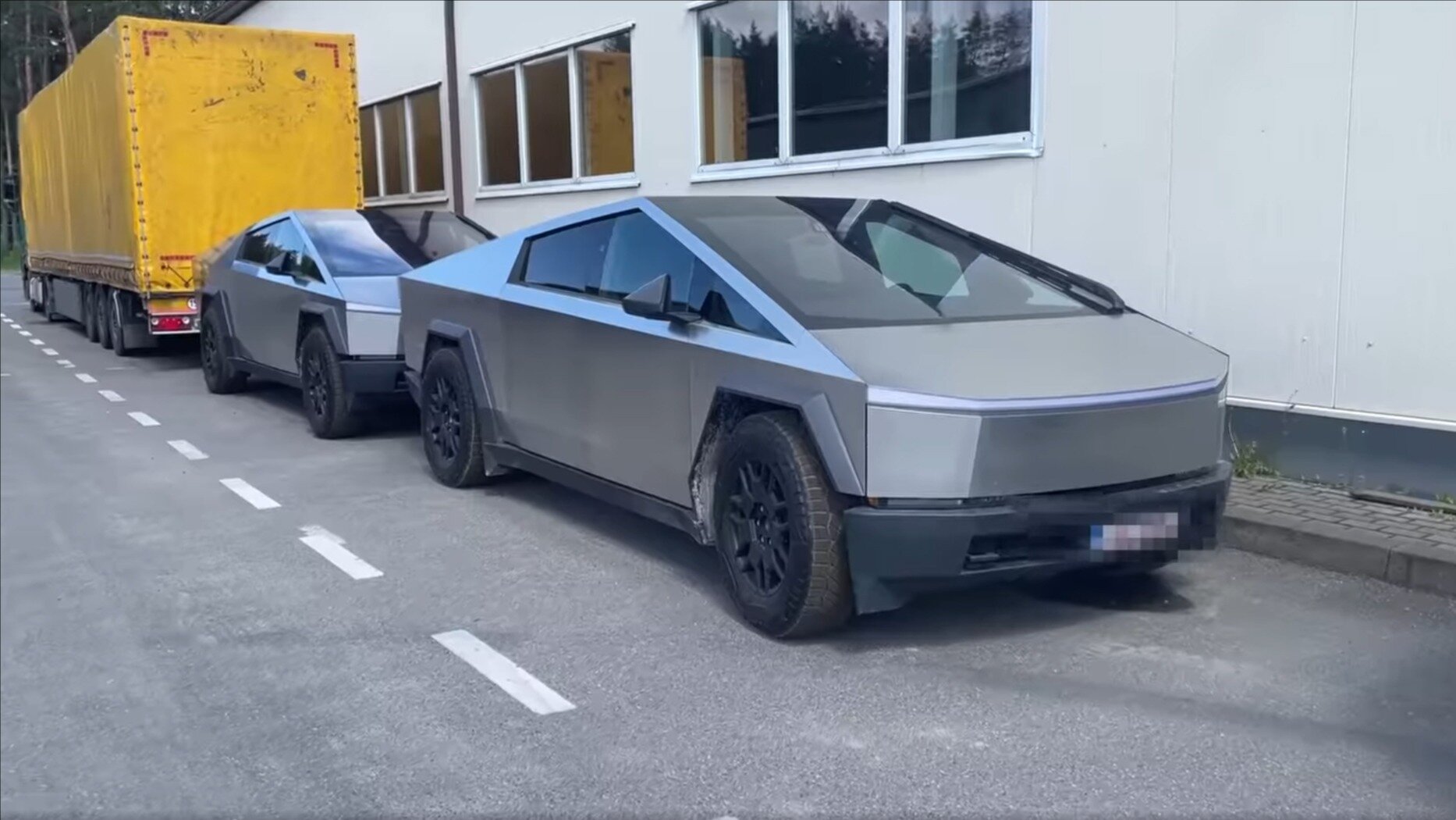 Два Tesla Cybertruck, которые везли в Россию, задержали в Литве