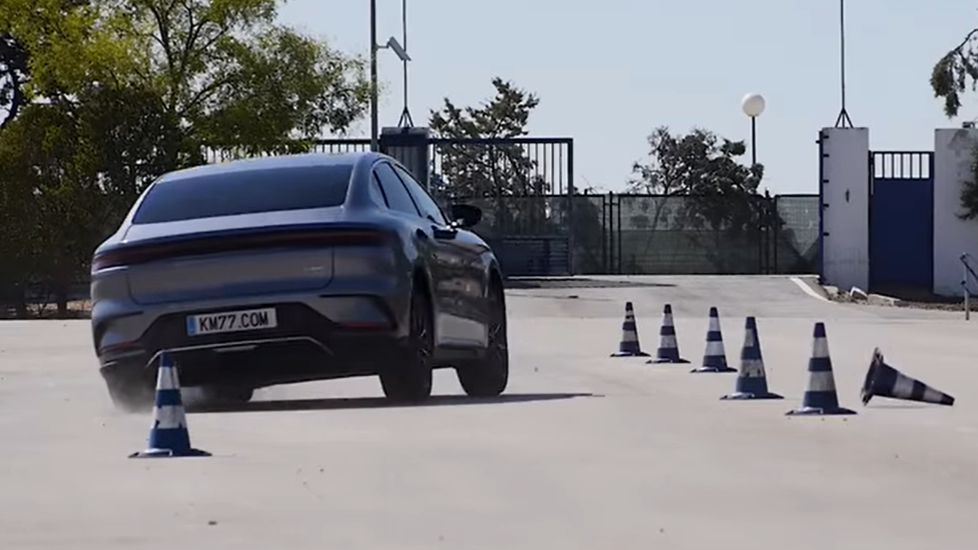Мощный BYD Han плохо показал себя на лосином тесте
