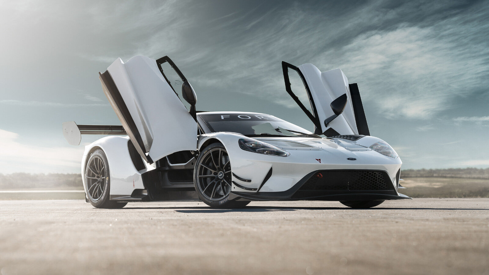 Редчайший Ford GT, который никогда не увидит бордюров и лежачих полицейских. Фотопост