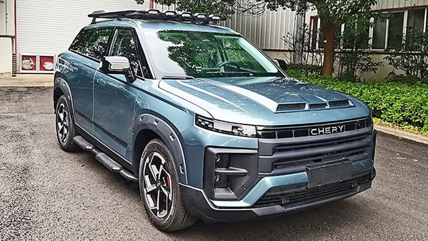 «Заряженный» кроссовер Jaecoo J7 с 254-сильным турбомотором: первые фото
