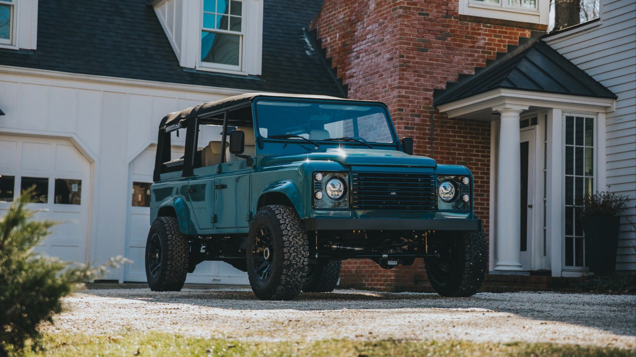 Классический Defender скрестили с Jeep Wrangler и выставили на продажу