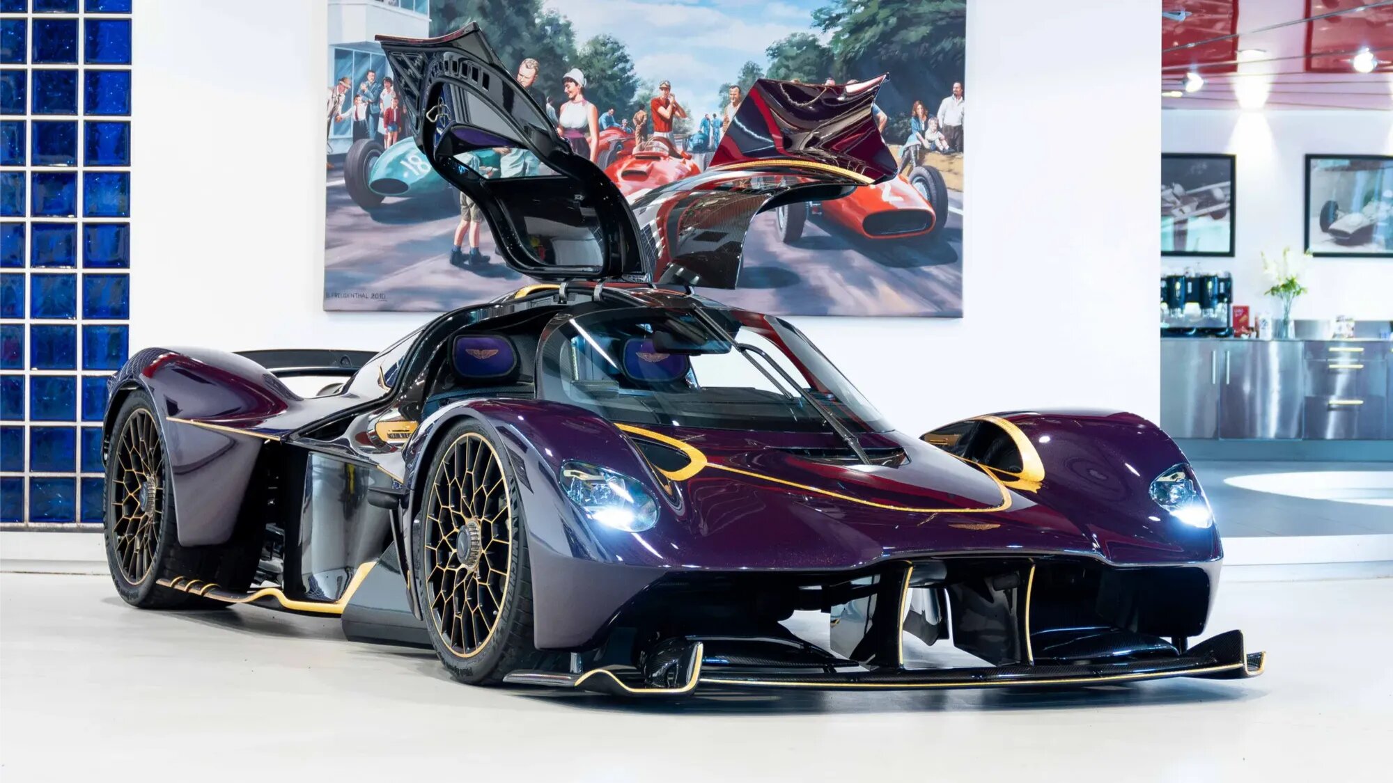 «Золотой» Aston Martin Valkyrie с опциями на 630 тысяч долларов выставили на продажу