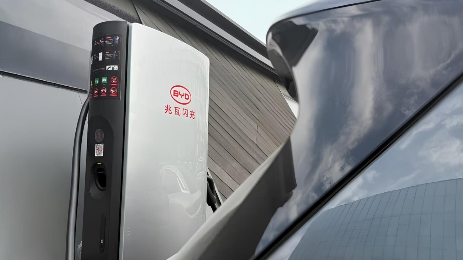 BYD представила суперзарядку, дающую 2 километра запаса хода за секунду. Акции компании взлетели