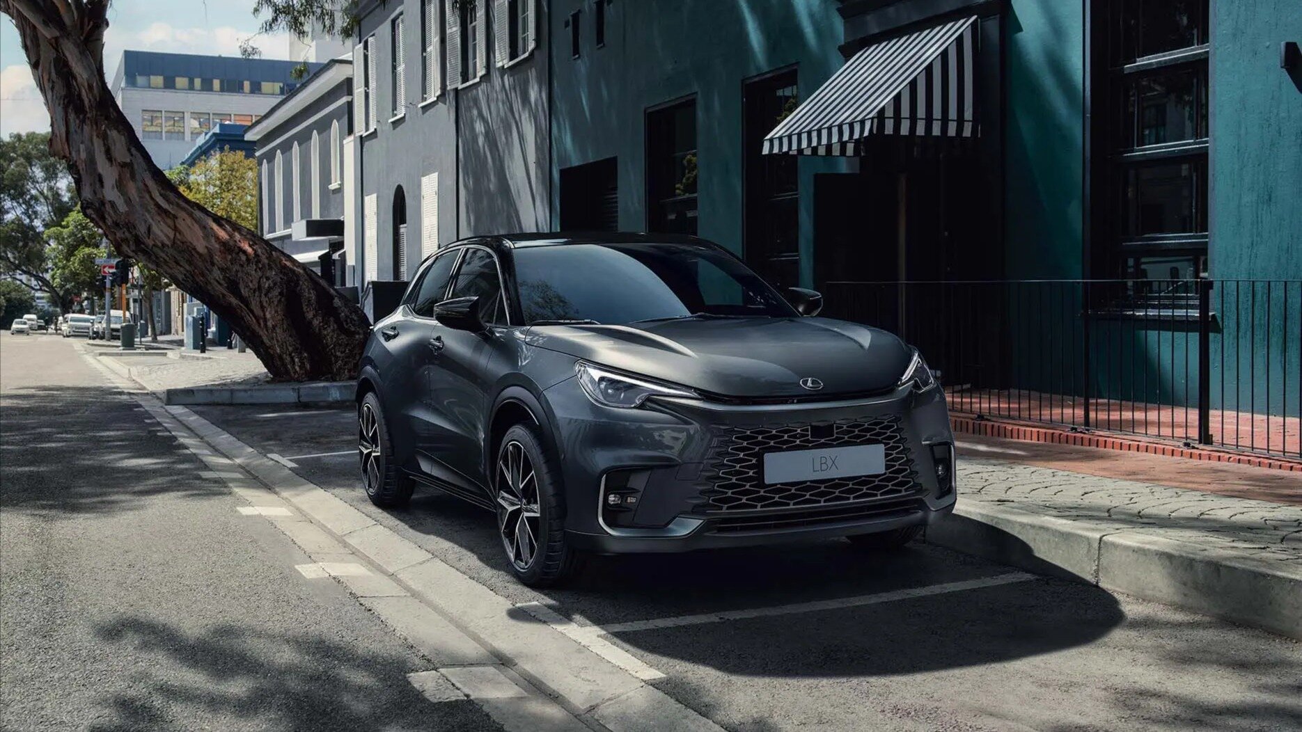 Маленький кроссовер Lexus LBX получит заряженную версию