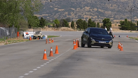 Электрический Renault Megane справился с «лосиным тестом», но вёл себя неоднозначно