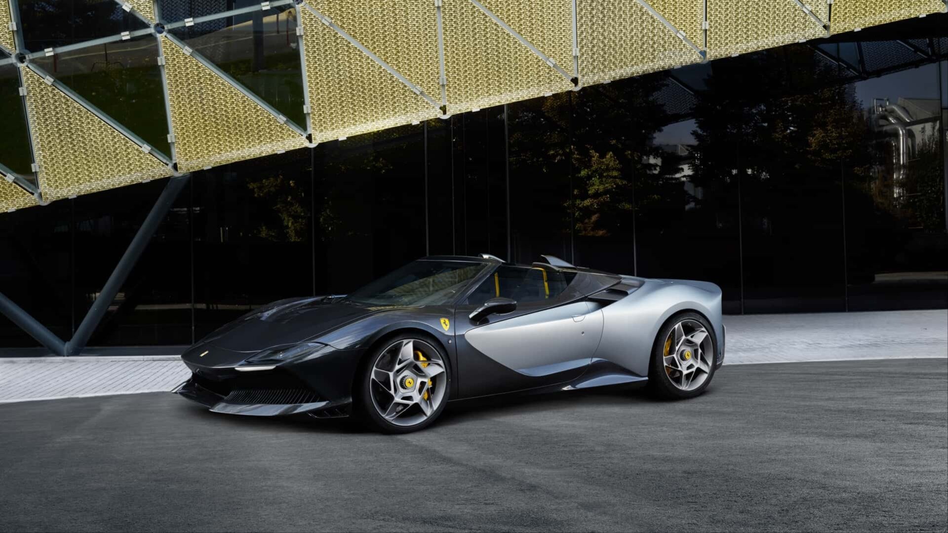 Ferrari представила суперкар SP-8 без крыши, созданный в единственном экземпляре