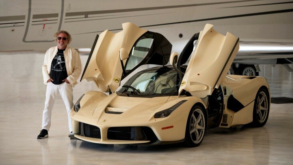 Вокалист Van Halen продаст на аукционе свою LaFerrari