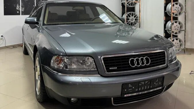 24-летнюю Audi A8, которая проезжала менее 200 км в год, выставили на Авто.ру за 12 миллионов
