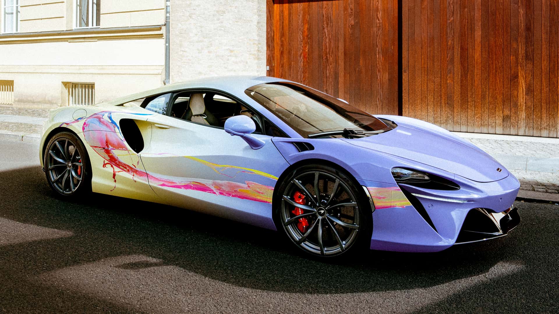 Берлинский художник превратил McLaren Artura в арт-кар