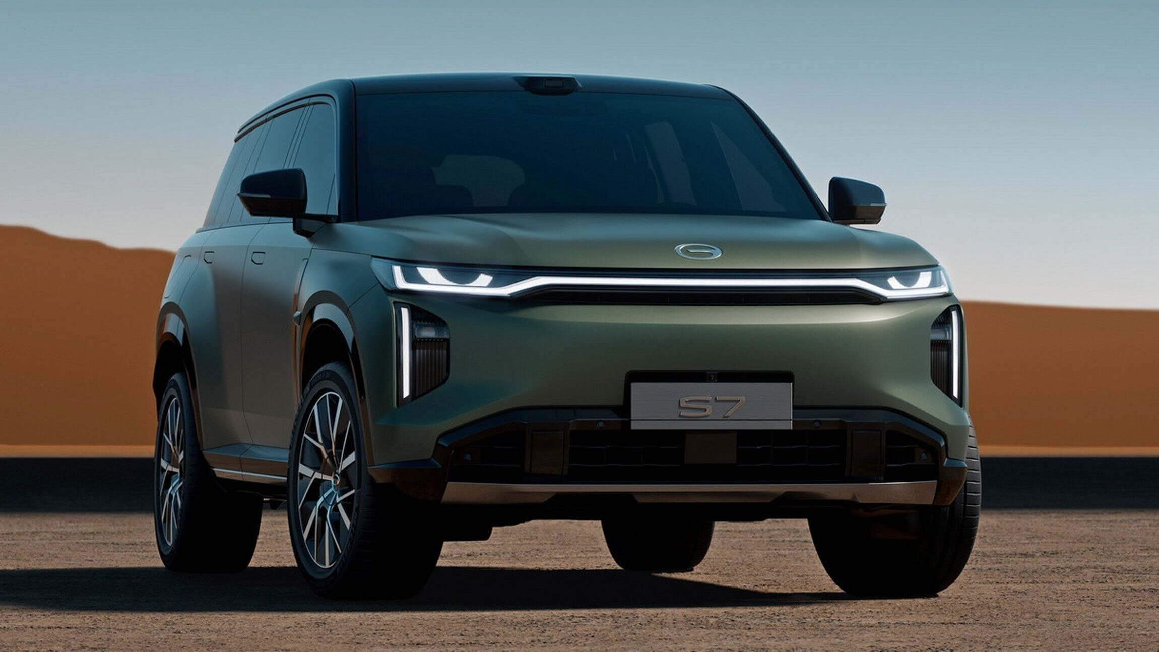 Гибридный кроссовер GAC S7, похожий на Range Rover, вышел в предзаказ в России