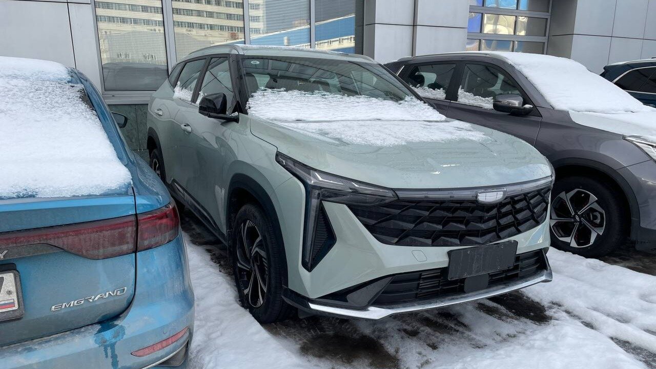 В Россию привезли укороченную версию нового Geely Atlas