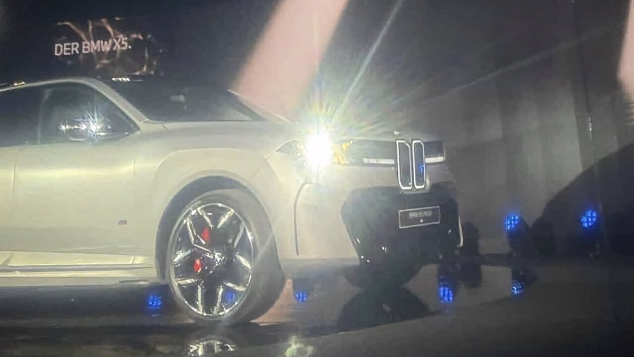 Фото нового BMW X5 и рестайлинговой 7 серии с закрытой презентации попали в Сеть