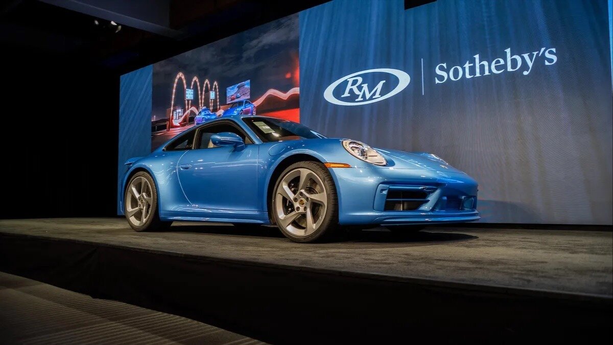 «Мультяшный» Porsche 911 в честь «Тачек» продали в 25 раз дороже обычного