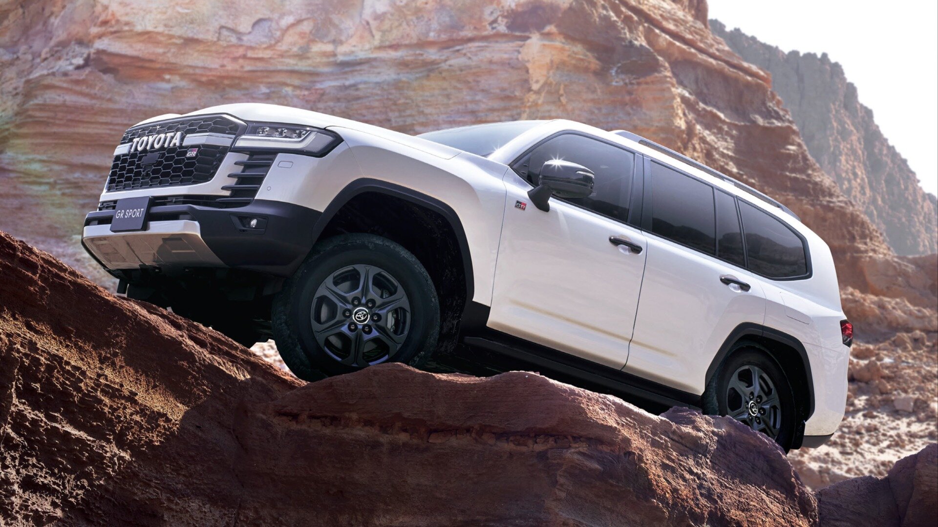 Toyota приостановила поставки Land Cruiser и Hilux из-за нарушений при сертификации двигателей