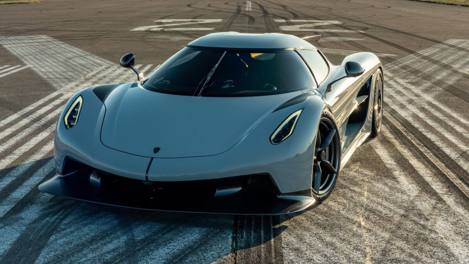 Фирма Koenigsegg запретила ездить на гиперкарах Jesko: они могут сгореть