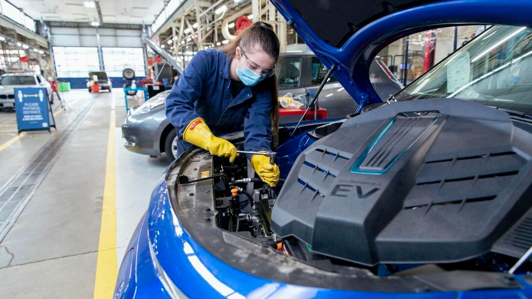 За 2021 год продажи электромобилей в мире удвоились и достигли 6,6 миллиона штук