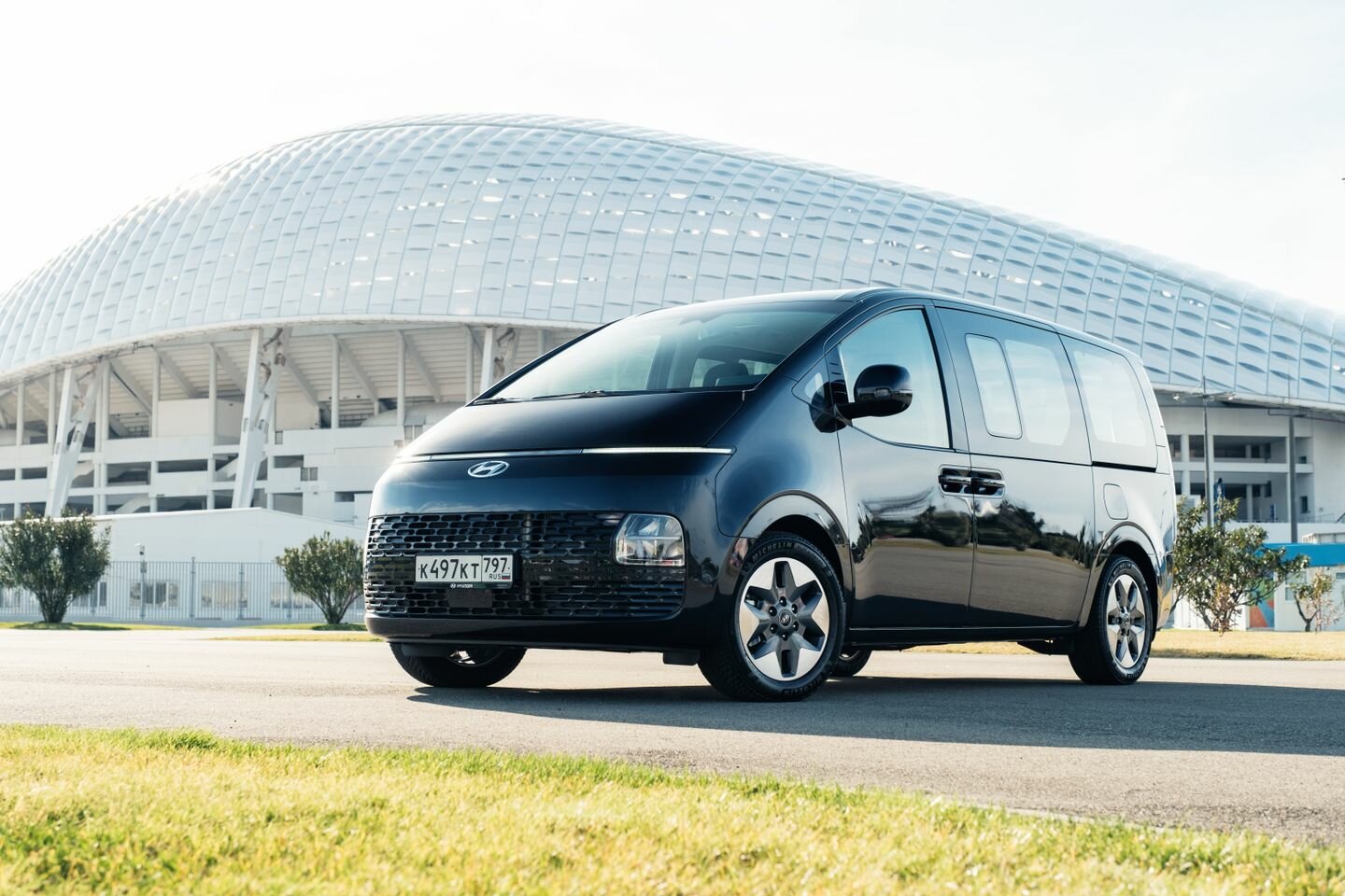 «Космический» вэн Hyundai Staria поступил в продажу в России. Цены и комплектации