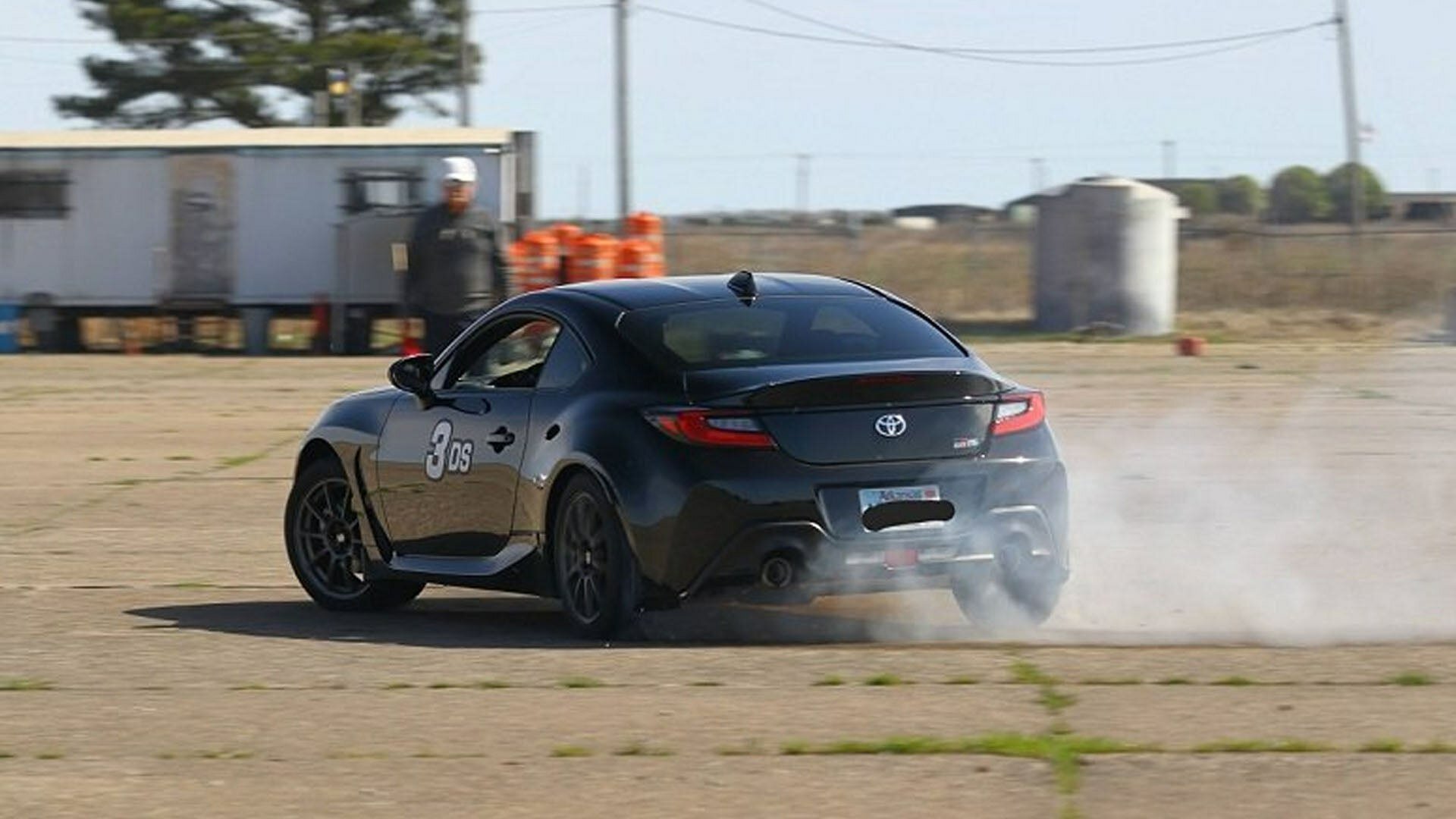 Toyota не лишит владельцев спорткаров GR 86 гарантии за езду в дрифте и по треку