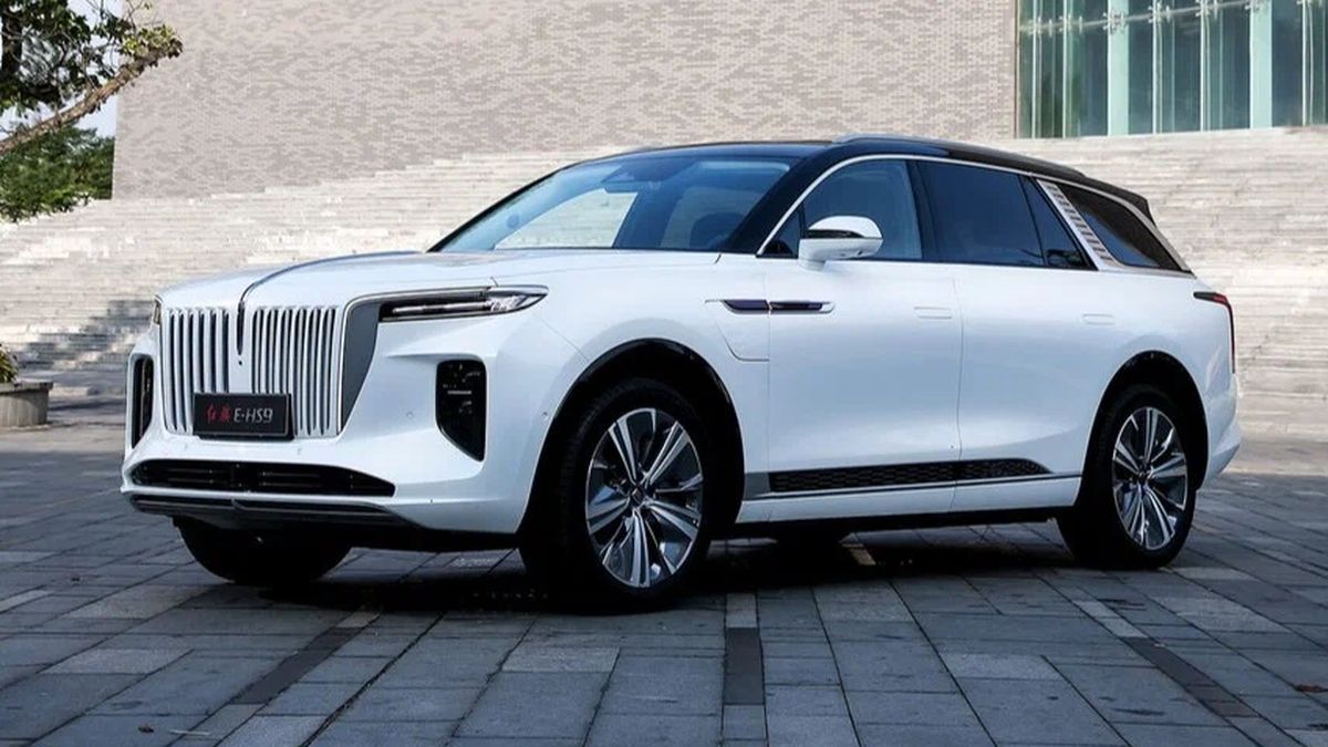 10 автобрендов изменили цены в России за месяц: Hongqi E-HS9 подешевел почти на 4 миллиона