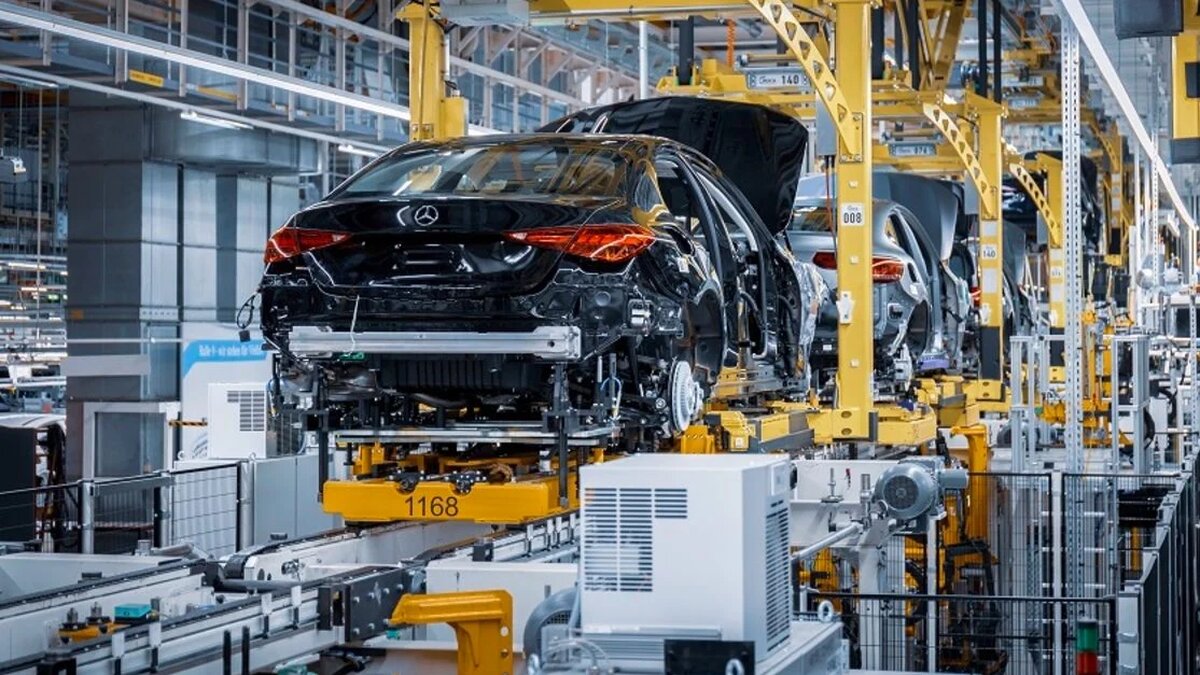 В Минпромторге рассказали, когда перезапустят российские заводы Volkswagen и Mercedes-Benz
