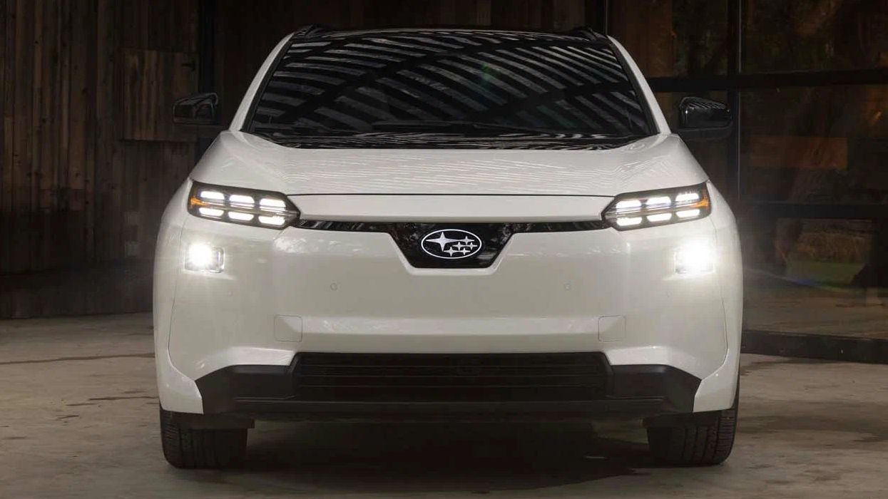 Subaru модернизировала электрокроссовер Solterra: новая внешность и мощные моторы