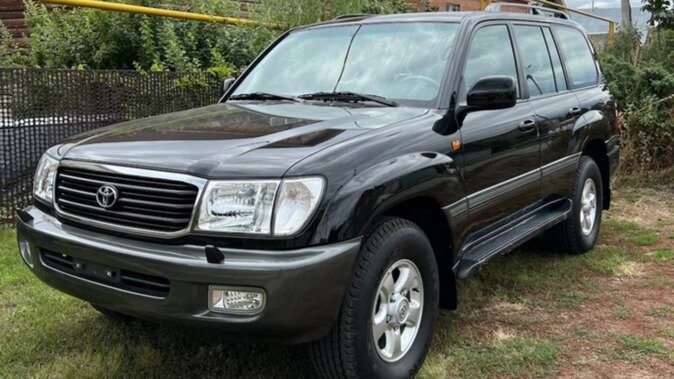 Новый Toyota Land Cruiser 100, выпущенный 20 лет назад, продают на Авто.ру